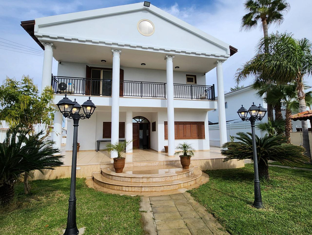 Villa in Larnaca / Dhekelia Road