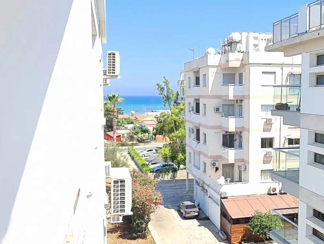 Flat in Larnaca / Mackenzie