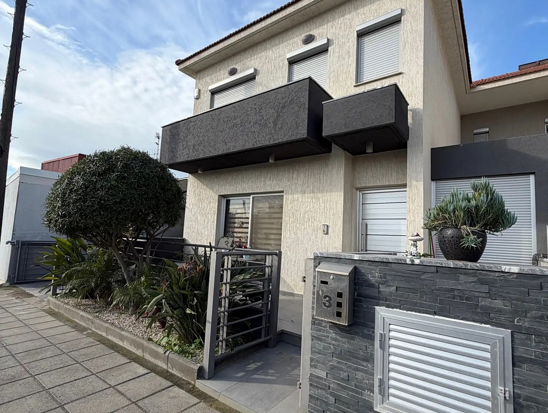 House in Limassol / Kato Polemidia