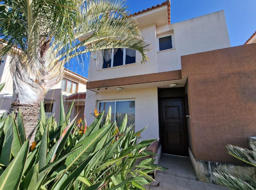 House in Larnaca / Oroklini