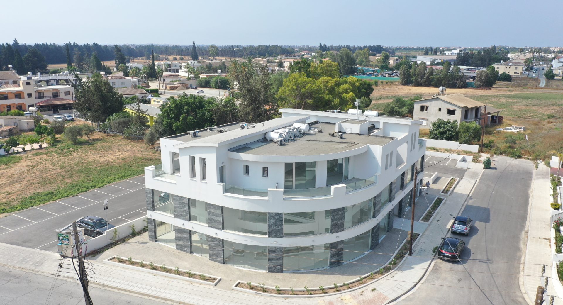 Latitudes — Unit Shop EA 105