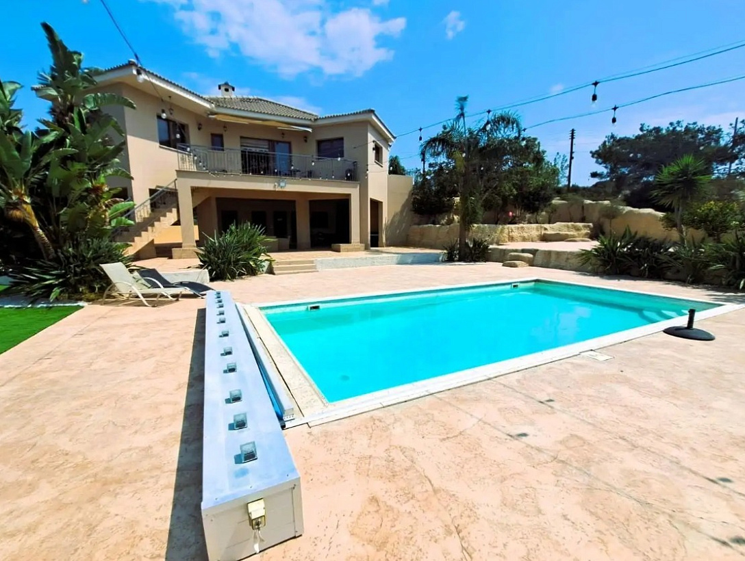 Villa in Larnaca / Maroni