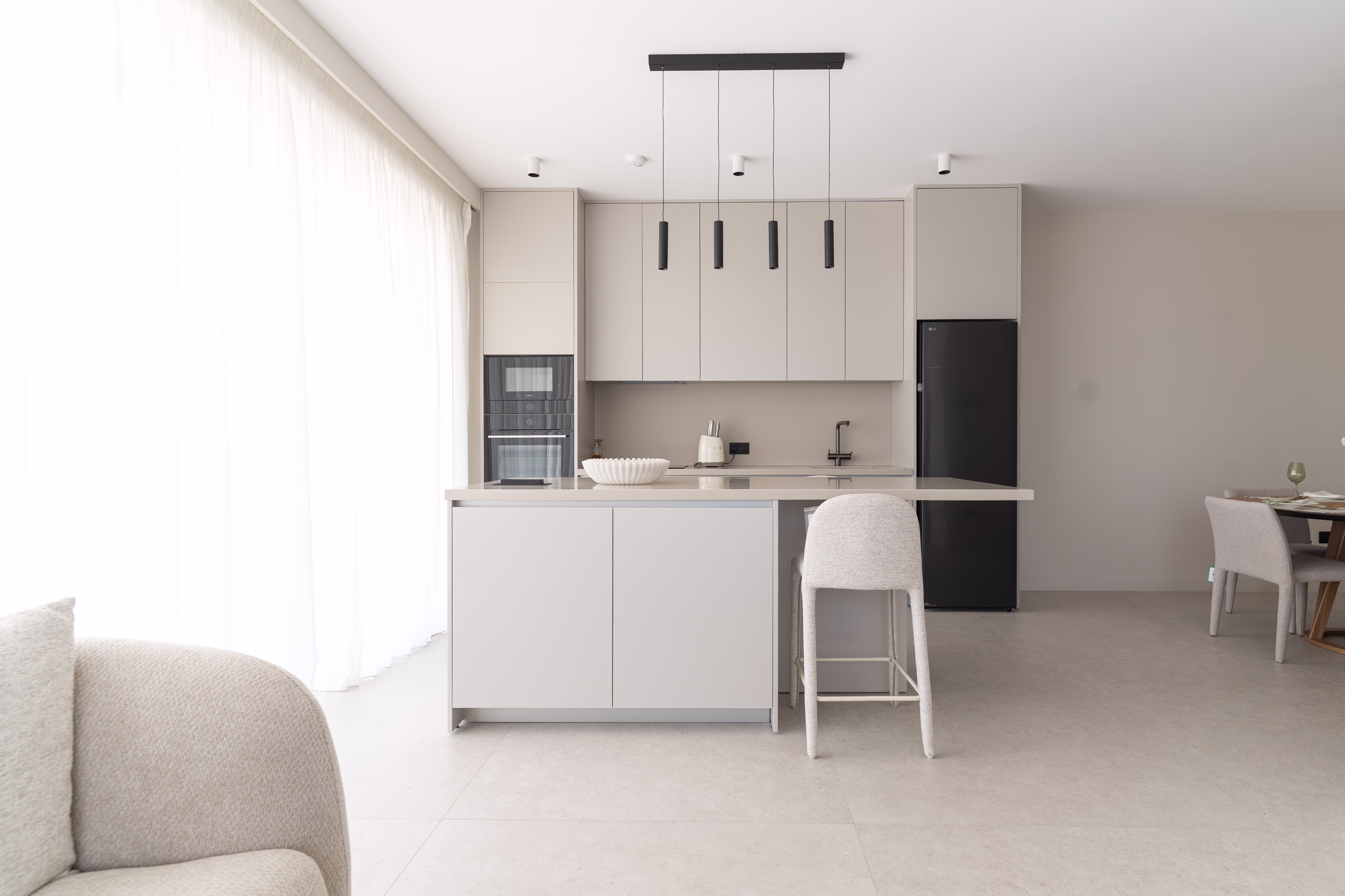 Photo 4: Qube — Apartment A-402