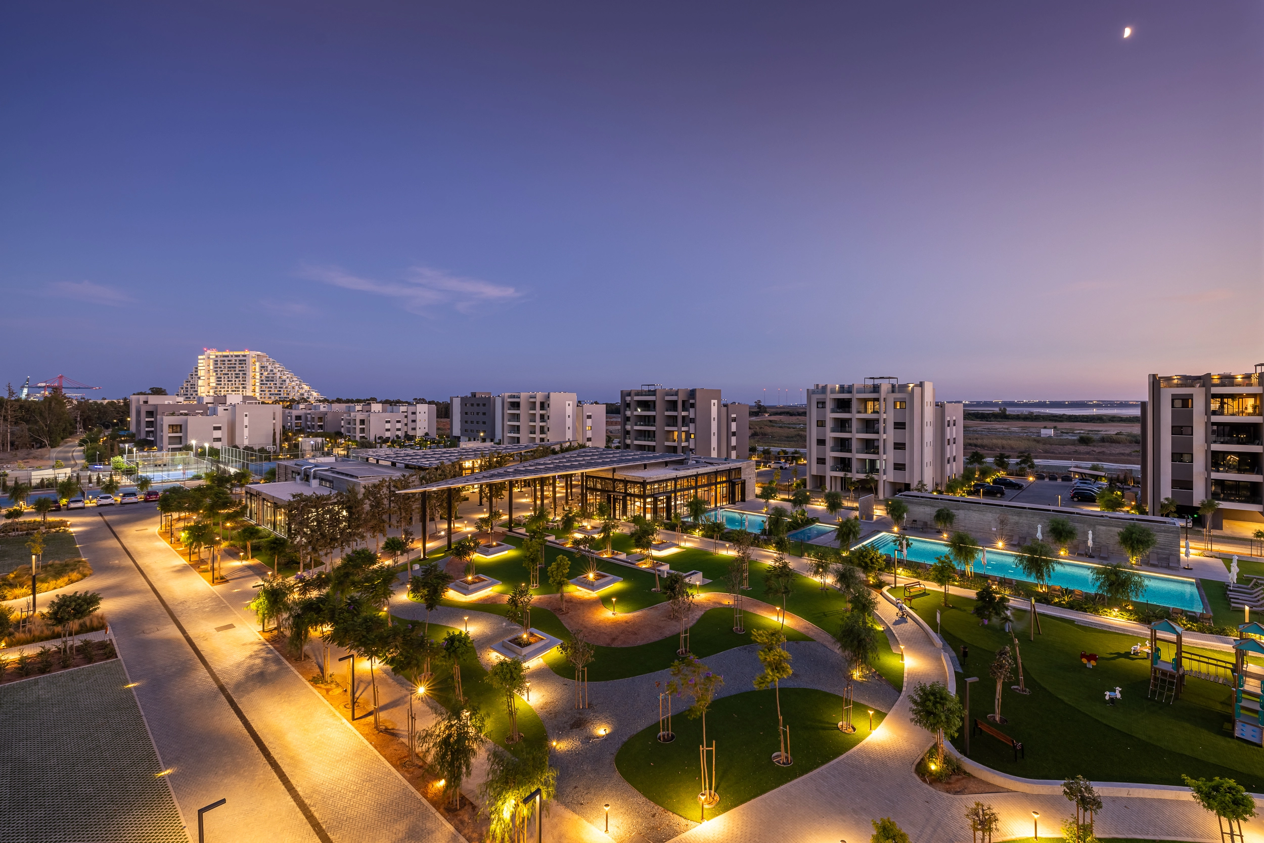 Photo 3: Sunset Gardens