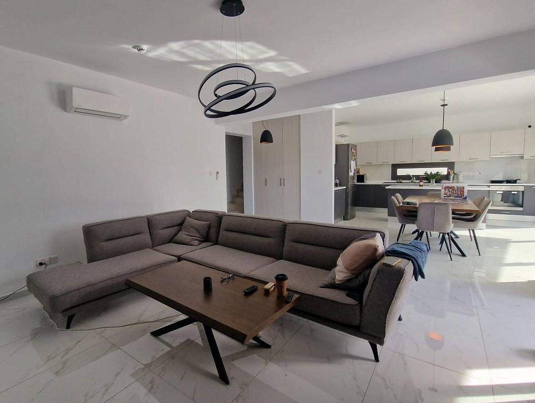 New villa in Larnaca / Livadia